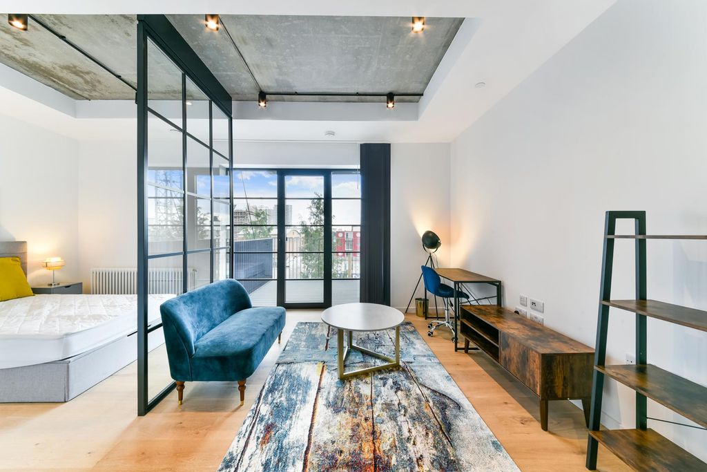 Property photo 1 of 18