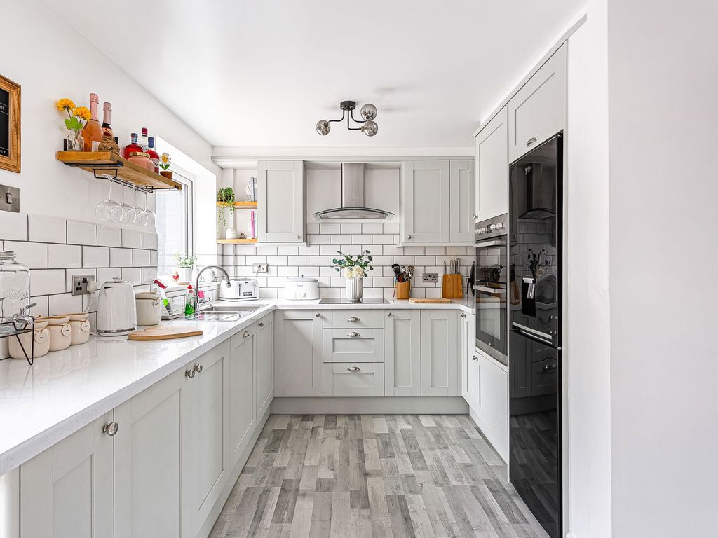 Property photo 3 of 27