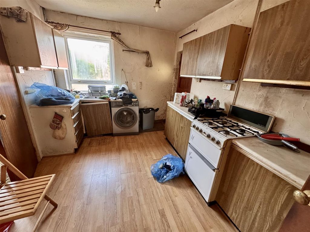 Property photo 3 of 13 Kitchen