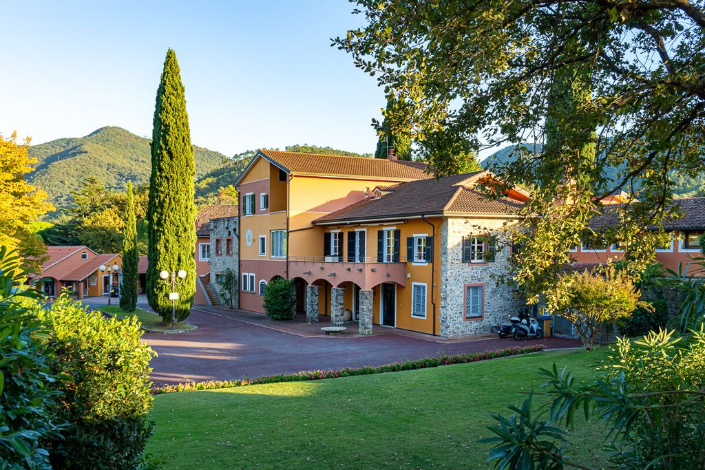 Property photo 1 of 33