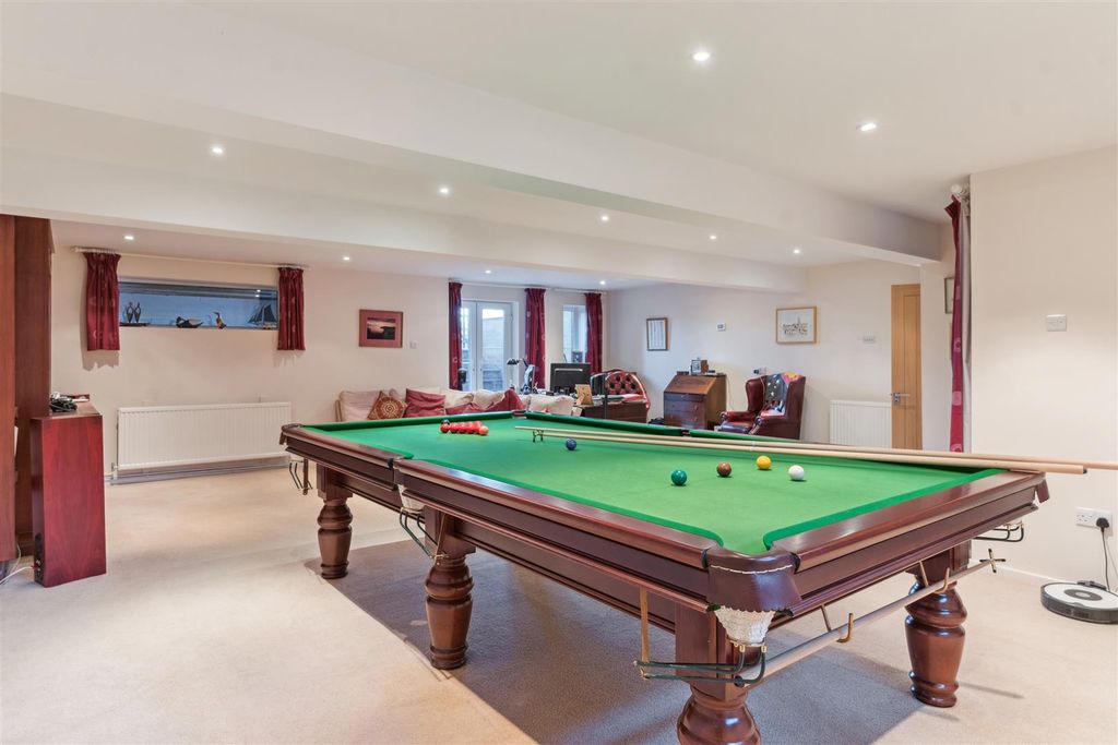 Property photo 3 of 24 Snooker Room