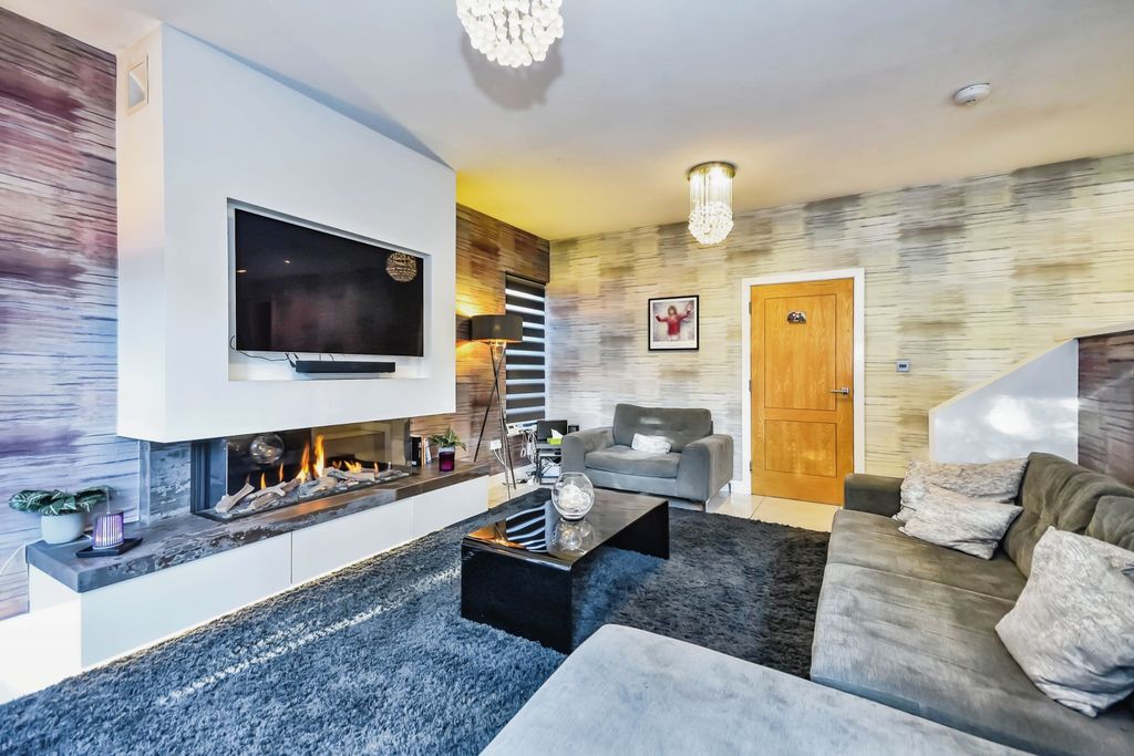 Property photo 3 of 17 Kitchen/Lounge/Diner