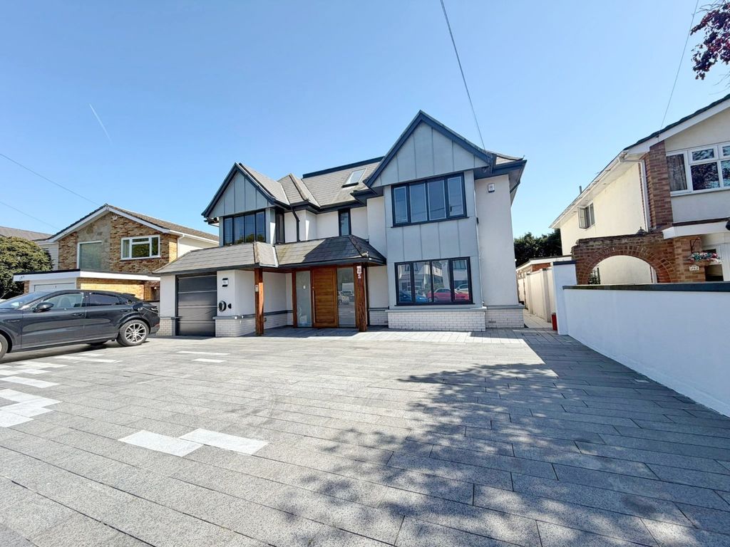 Property photo 1 of 41 5699240