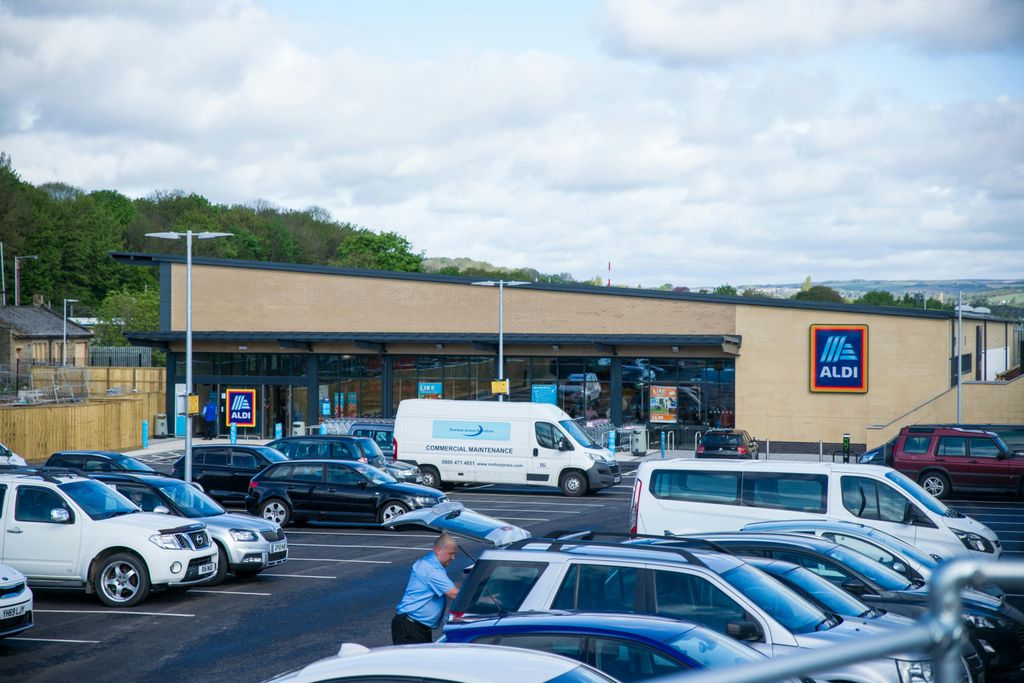 Property photo 2 of 6 Opening Day Of Aldi Canal Rd Shipley UK 29 April 20202.Jpg