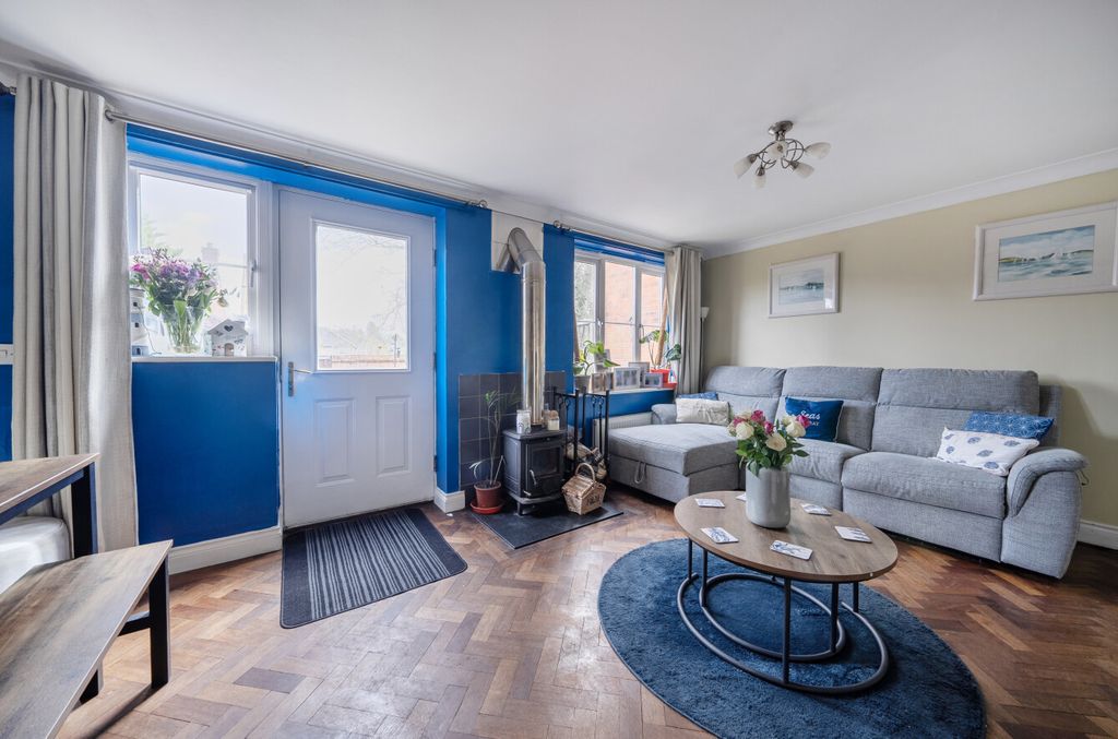 Property photo 2 of 20 1436276-18-69Ca4d...