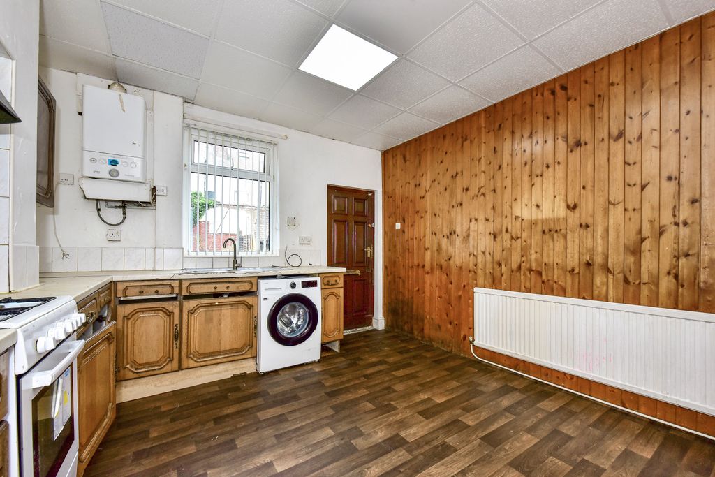 Property photo 3 of 20 Kitchen