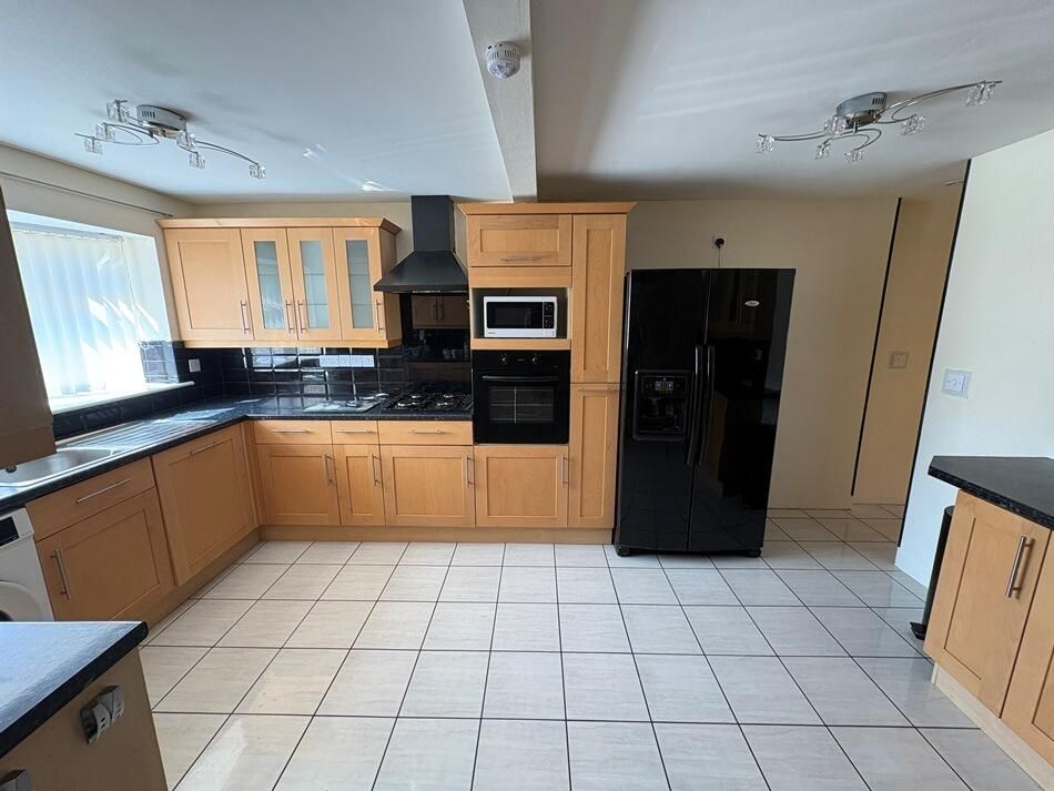 Property photo 2 of 18 Kitchen