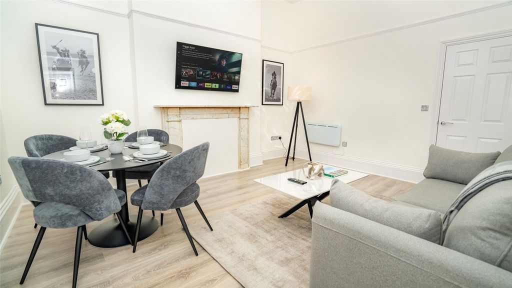 Property photo 3 of 12 Sitting Room