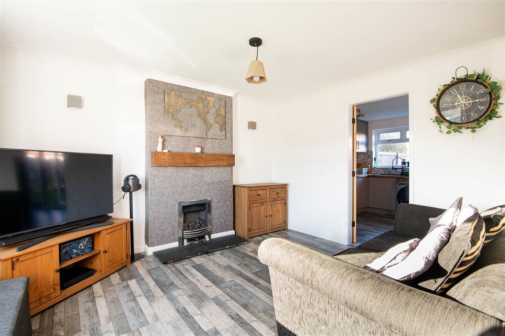 Property photo 2 of 12 Lounge