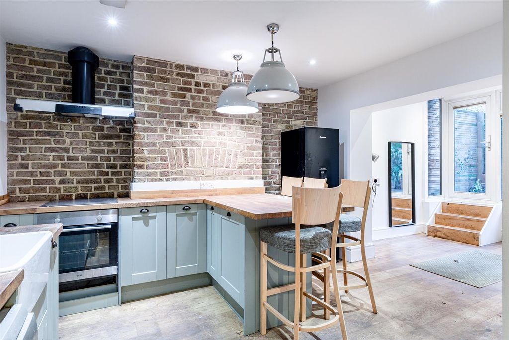 Property photo 2 of 8 Archel Road-8.Jpg