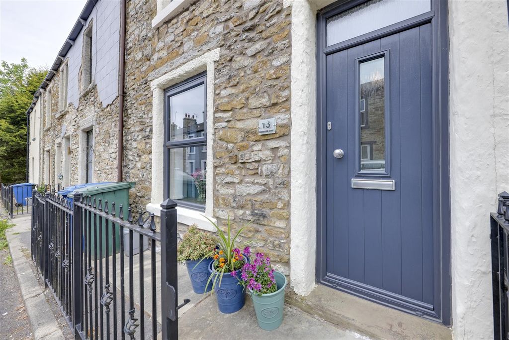 Property photo 3 of 33 Front Forecourt