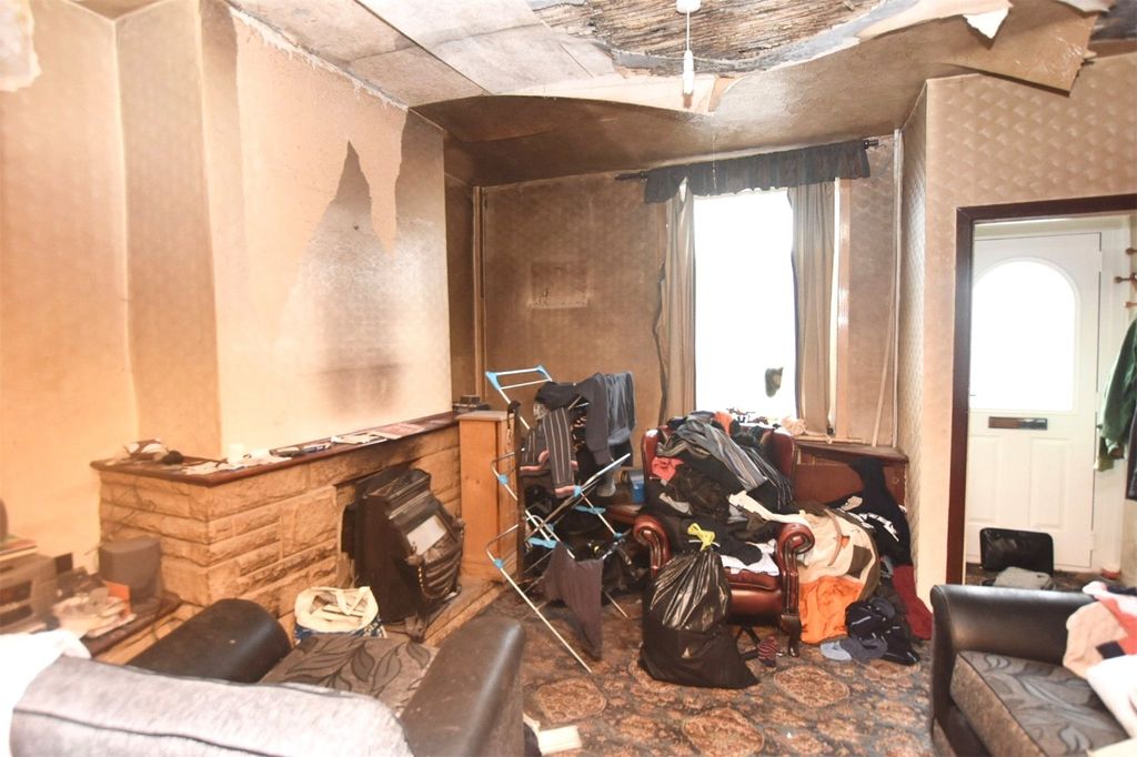 Property photo 3 of 9 Lounge