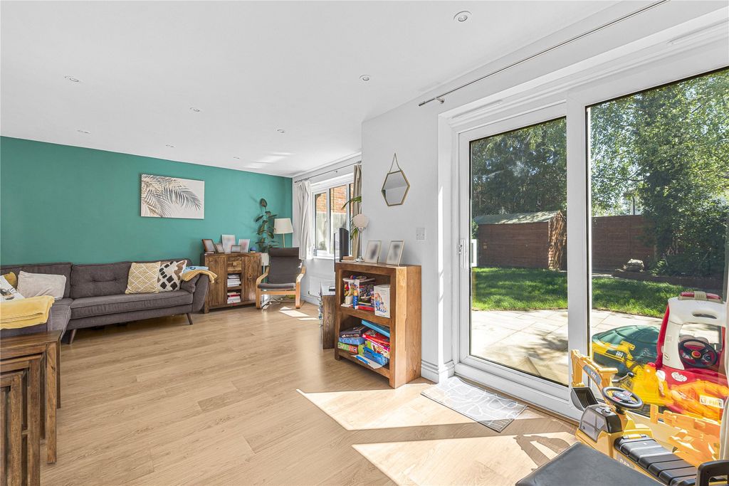 Property photo 2 of 17 Picture No. 27