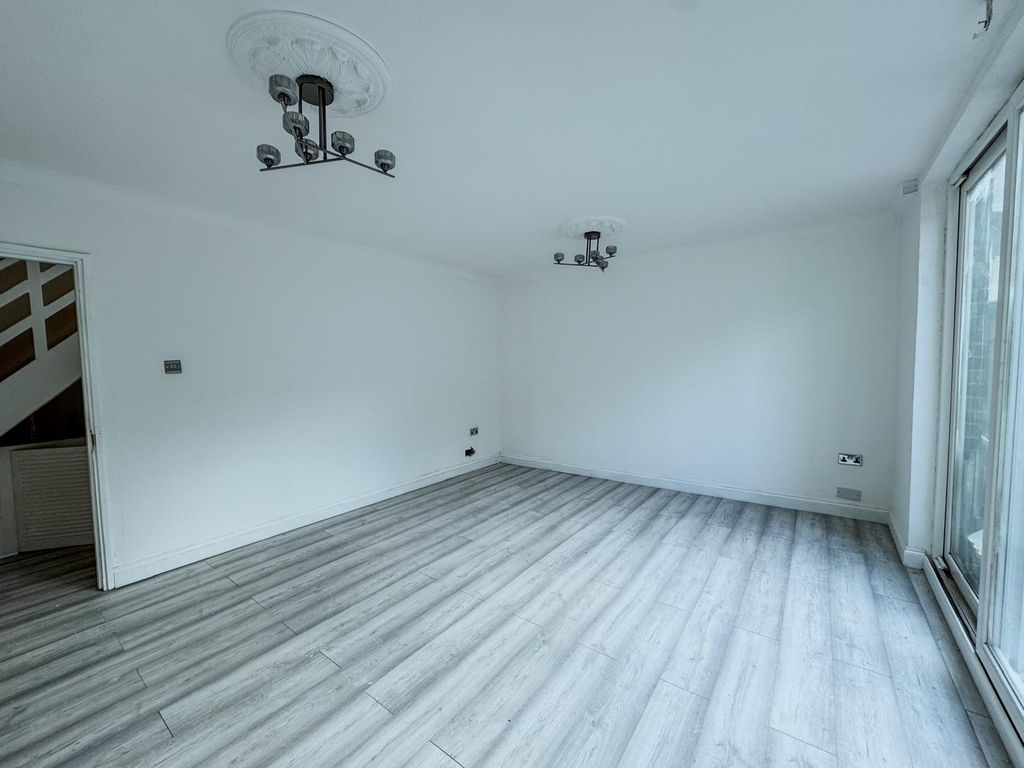 Property photo 2 of 18 Gallery