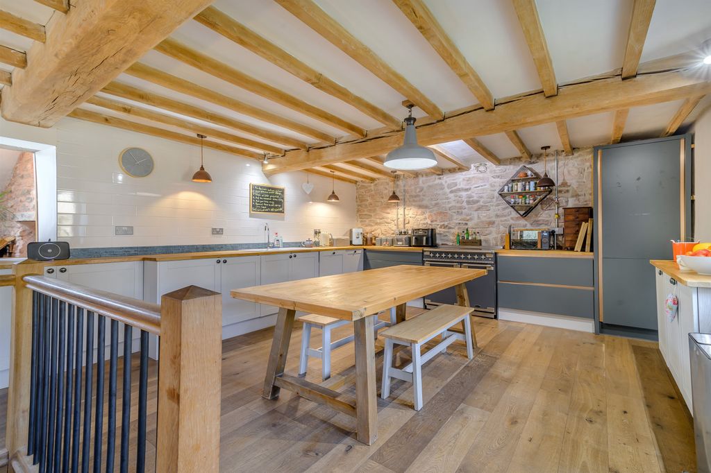 Property photo 2 of 39