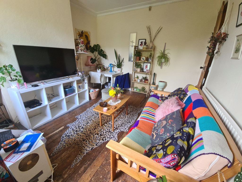 Property photo 1 of 12 A Cozy And Inviting Living Room Filled With Natura...