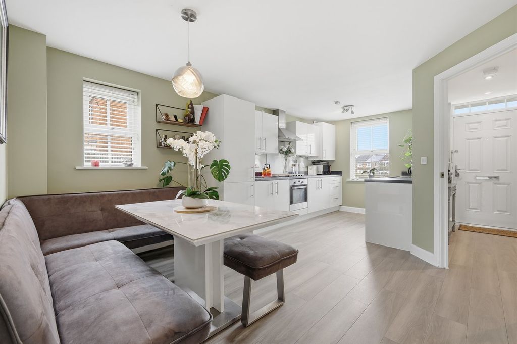 Property photo 3 of 24