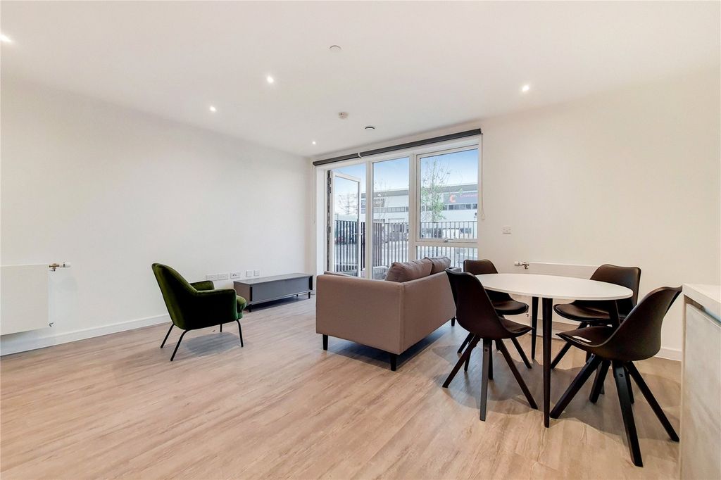 Property photo 2 of 22 Picture No. 11