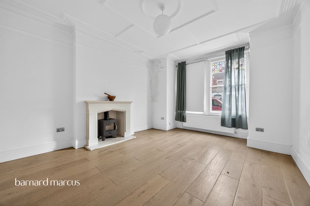 Property photo 2 of 19