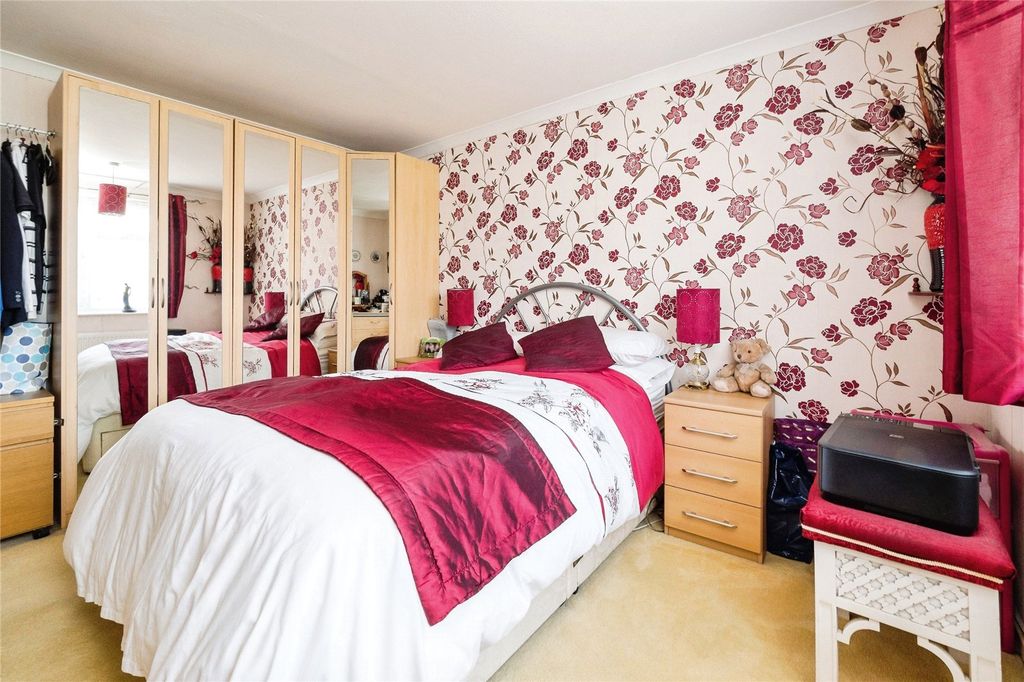 Property photo 2 of 18 Bedroom One