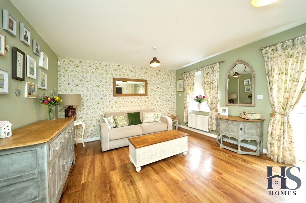 Property photo 2 of 33