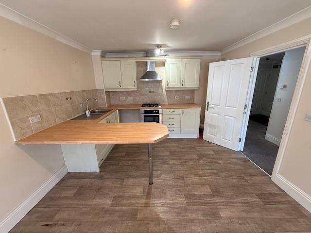 Property photo 3 of 7 Kitchen