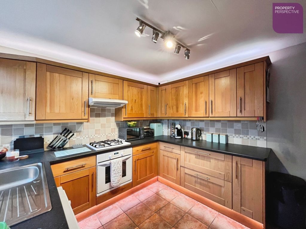 Property photo 3 of 13 Kitchen