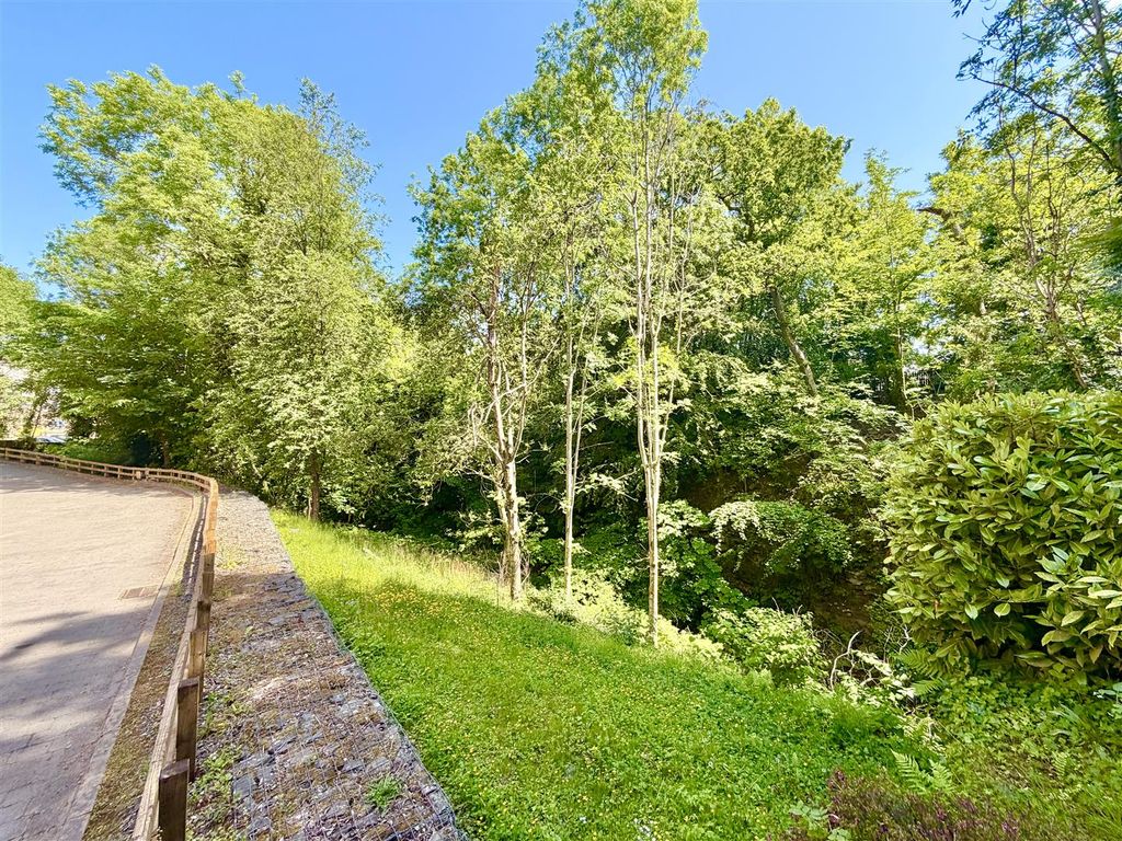 Additional image 33 of 4 bed town house for saleBurnside Gate, Hamilton ML3