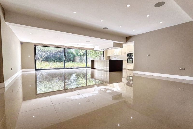 Property photo 3 of 19 Photo 14