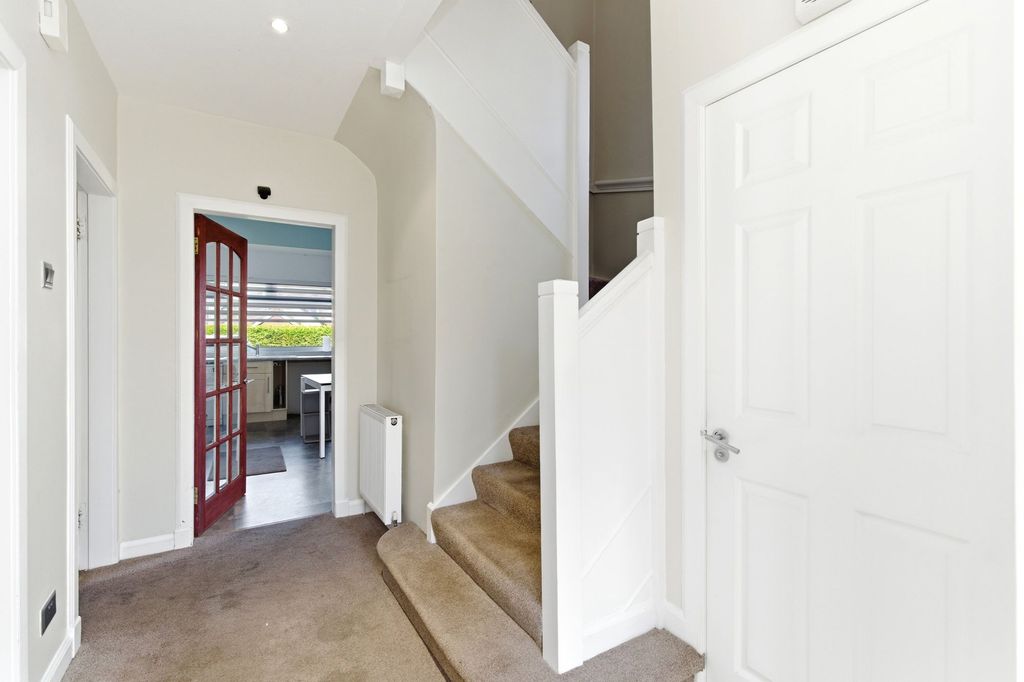 Property photo 2 of 34
