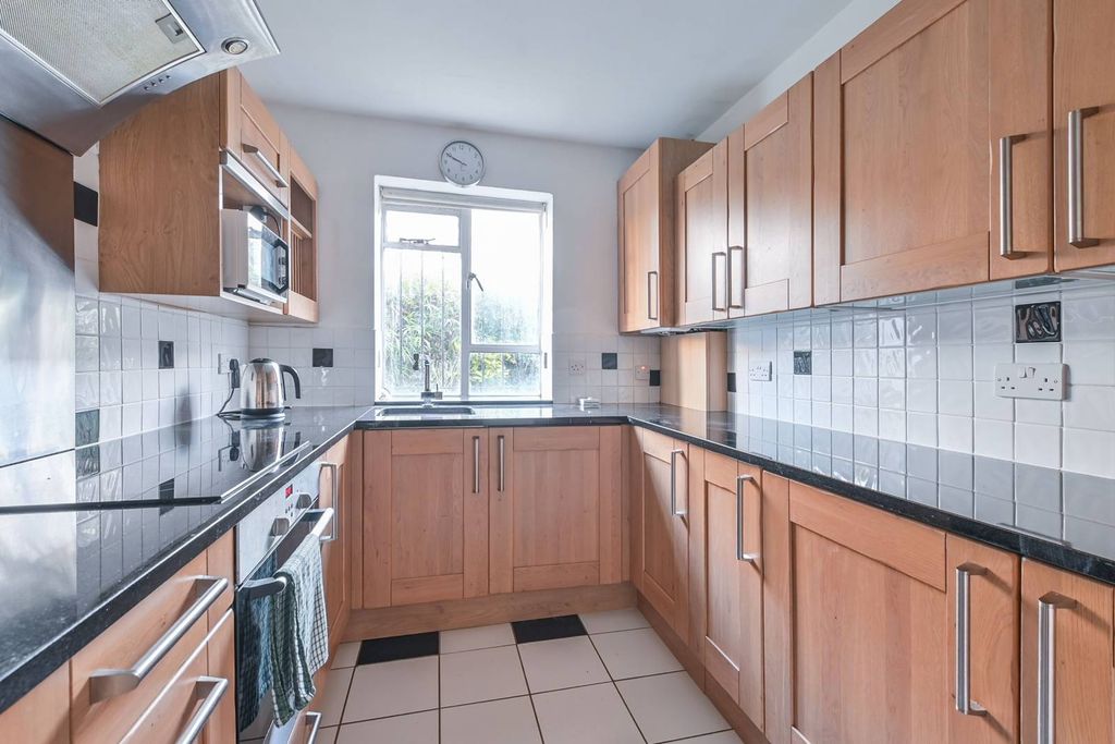 Property photo 3 of 6