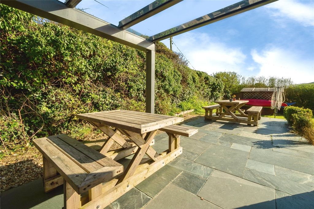 Property photo 3 of 16 Veranda