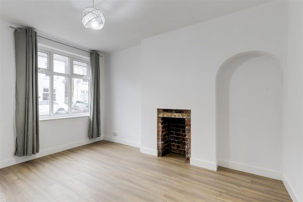 Property photo 2 of 16 1673.Jpg