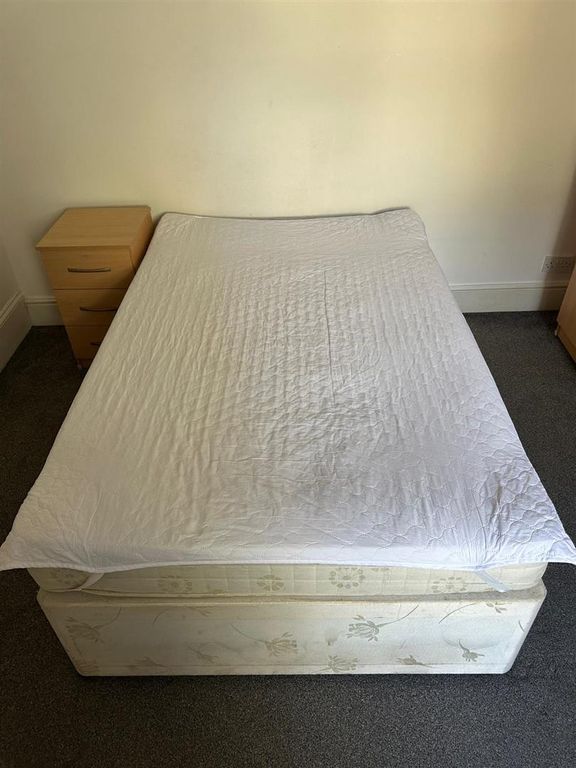 Property photo 2 of 15 Bed1.Jpg