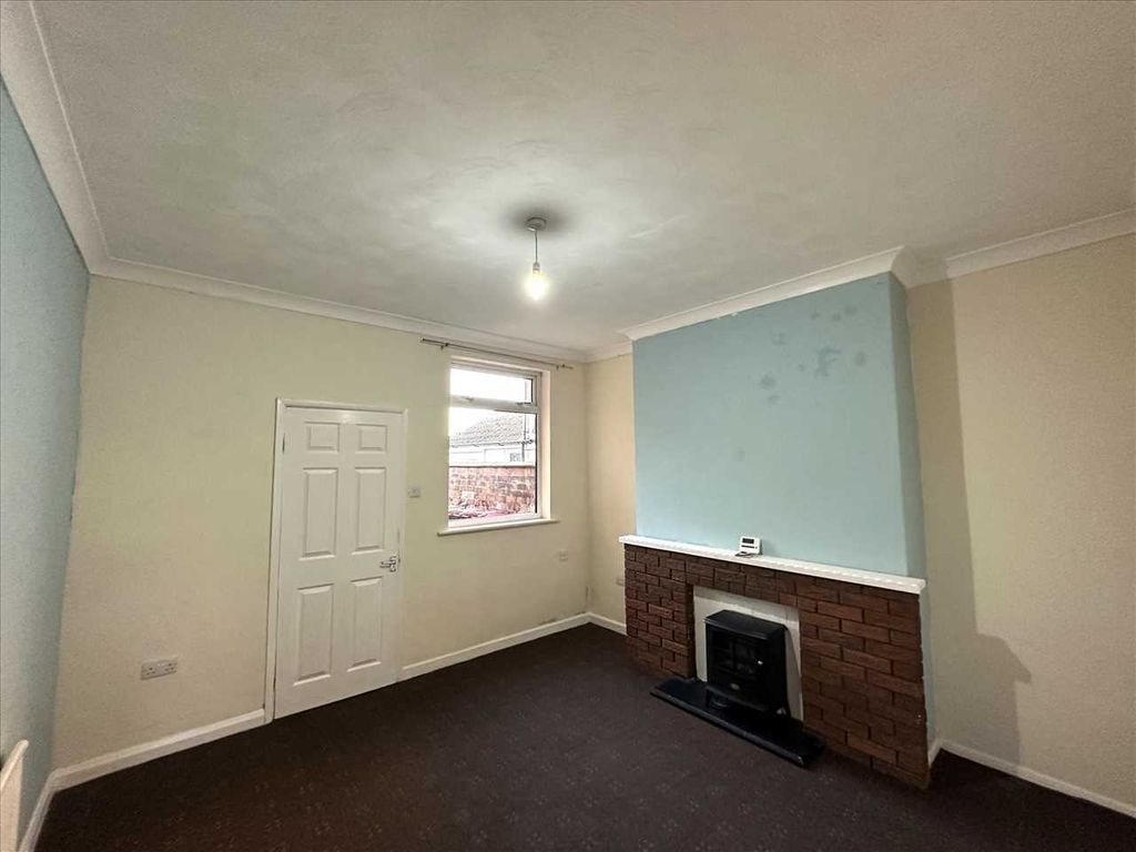 Property photo 3 of 10 Entrance: