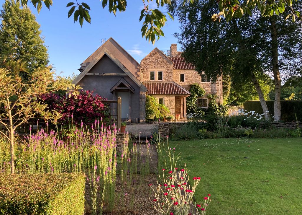 Property photo 1 of 20 Front