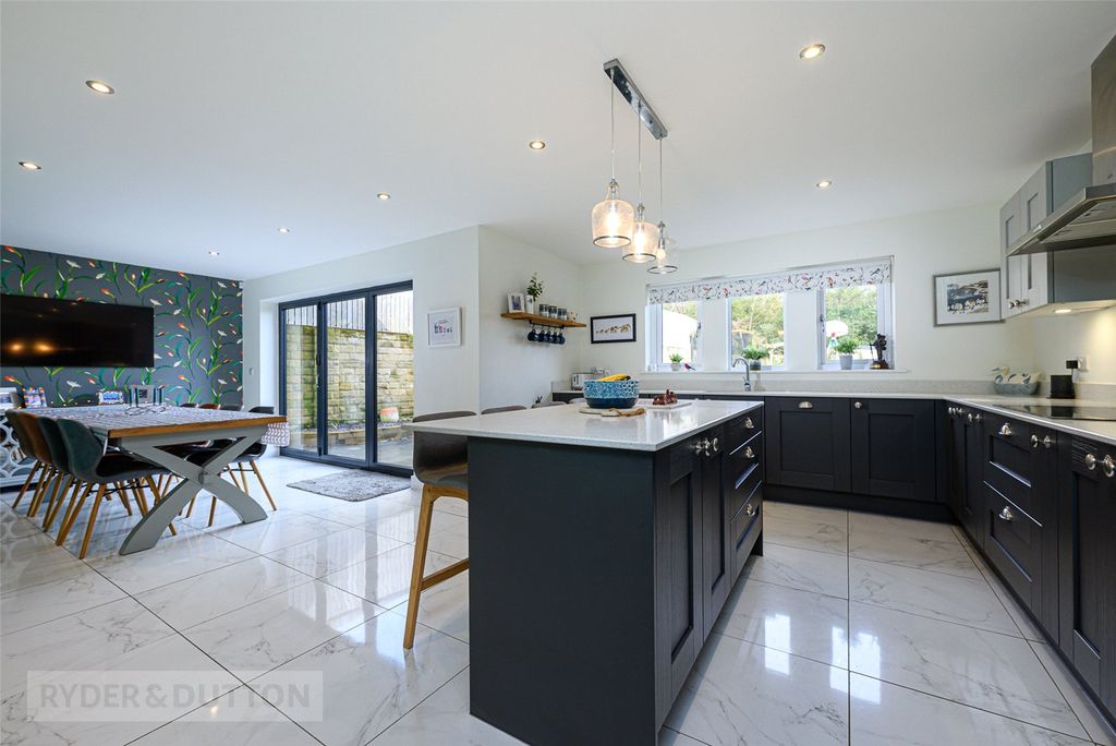 Property photo 3 of 29 Dining Kitchen