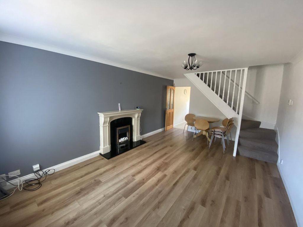 Property photo 3 of 7 Living Room