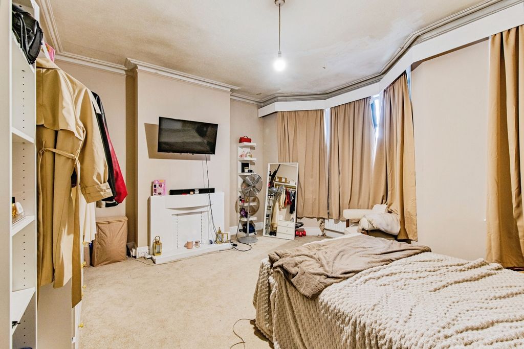 Property photo 3 of 18 Pbox-Img.Jpg
