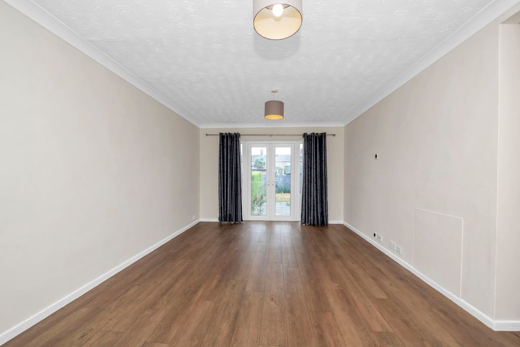 Property photo 3 of 11 Sitting Room