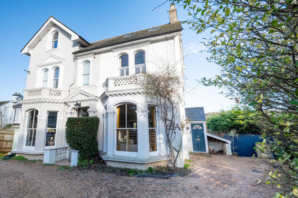 Property photo 1 of 41