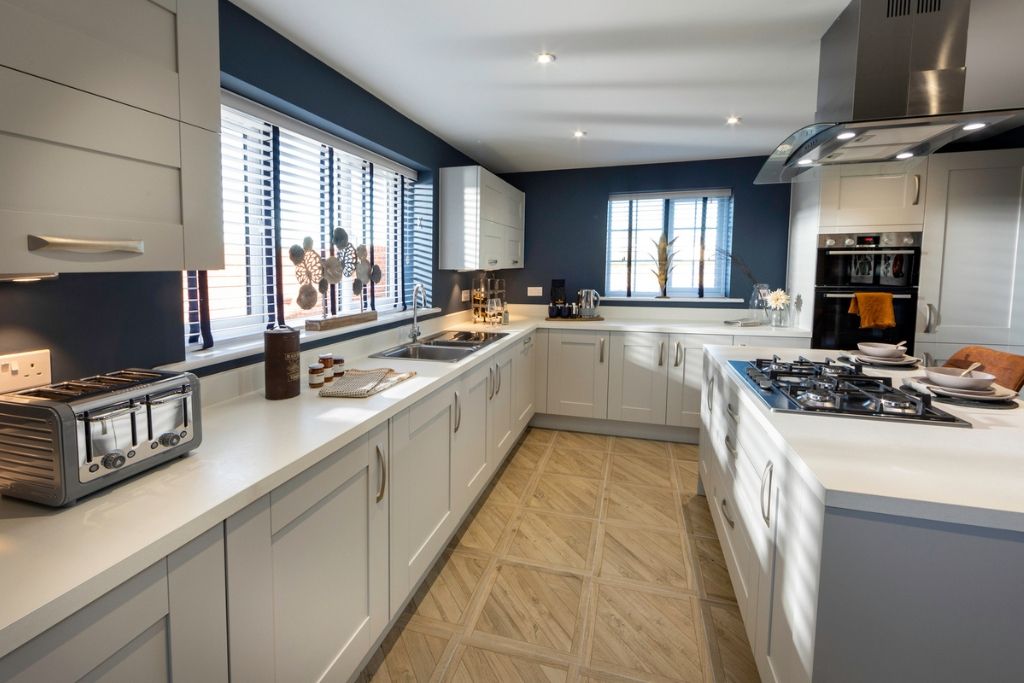 Property photo 3 of 11 Kitchen