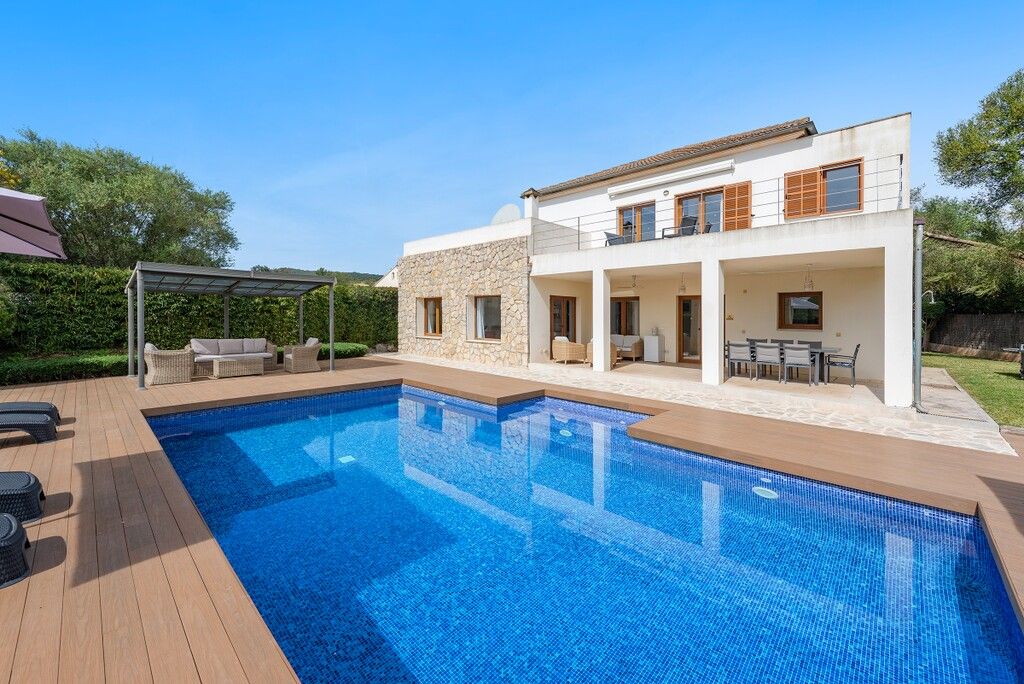 Property photo 1 of 20 Exterior And Pool (2)