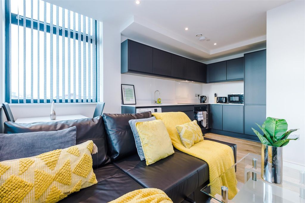 Property photo 1 of 31 Apt303Paragon-21