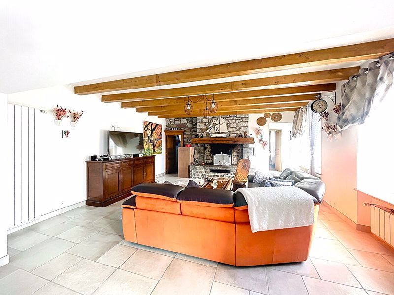 Property photo 3 of 17 Photo 5