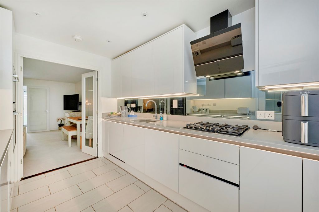 Property photo 2 of 28