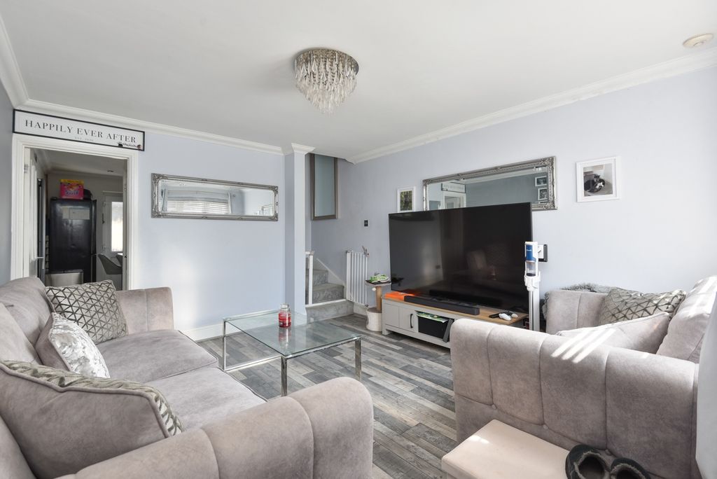 Property photo 2 of 15 53174012