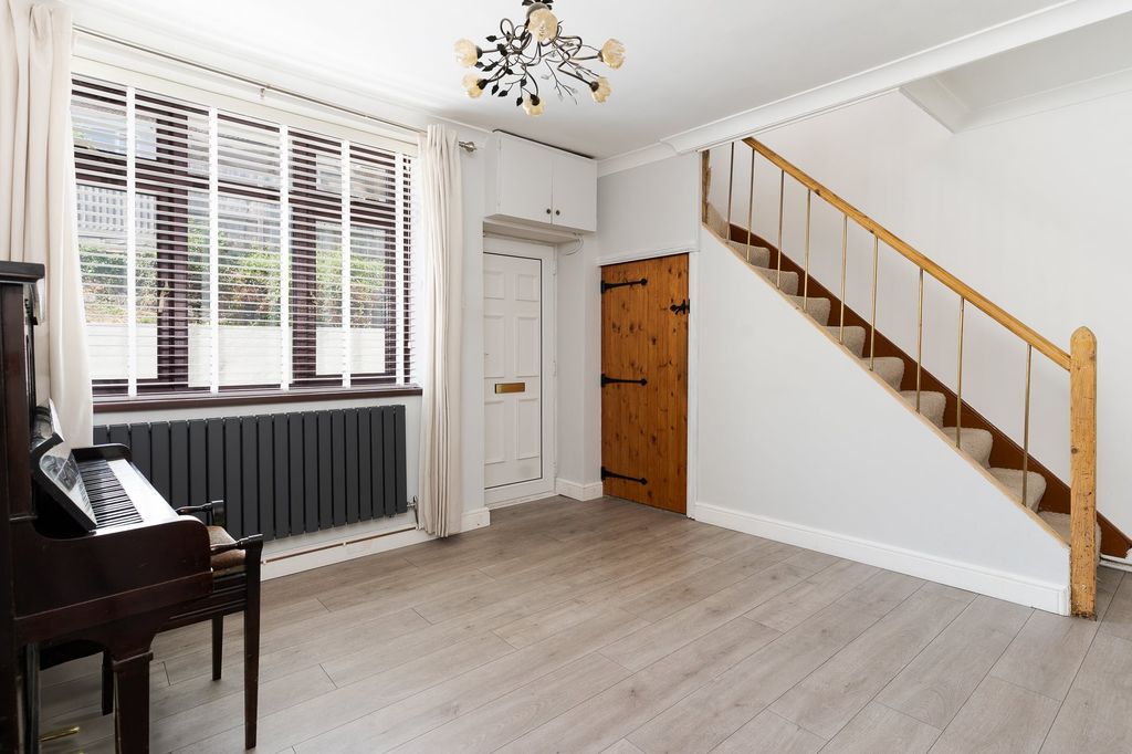 Property photo 3 of 20 Eh2