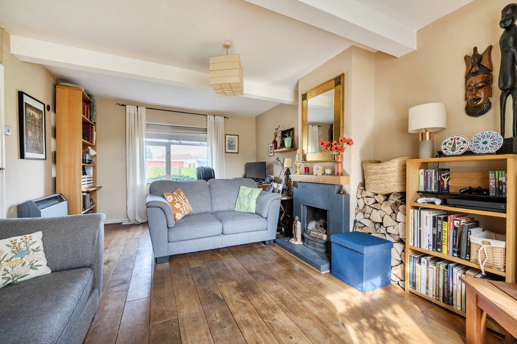 Property photo 2 of 19 Living Room