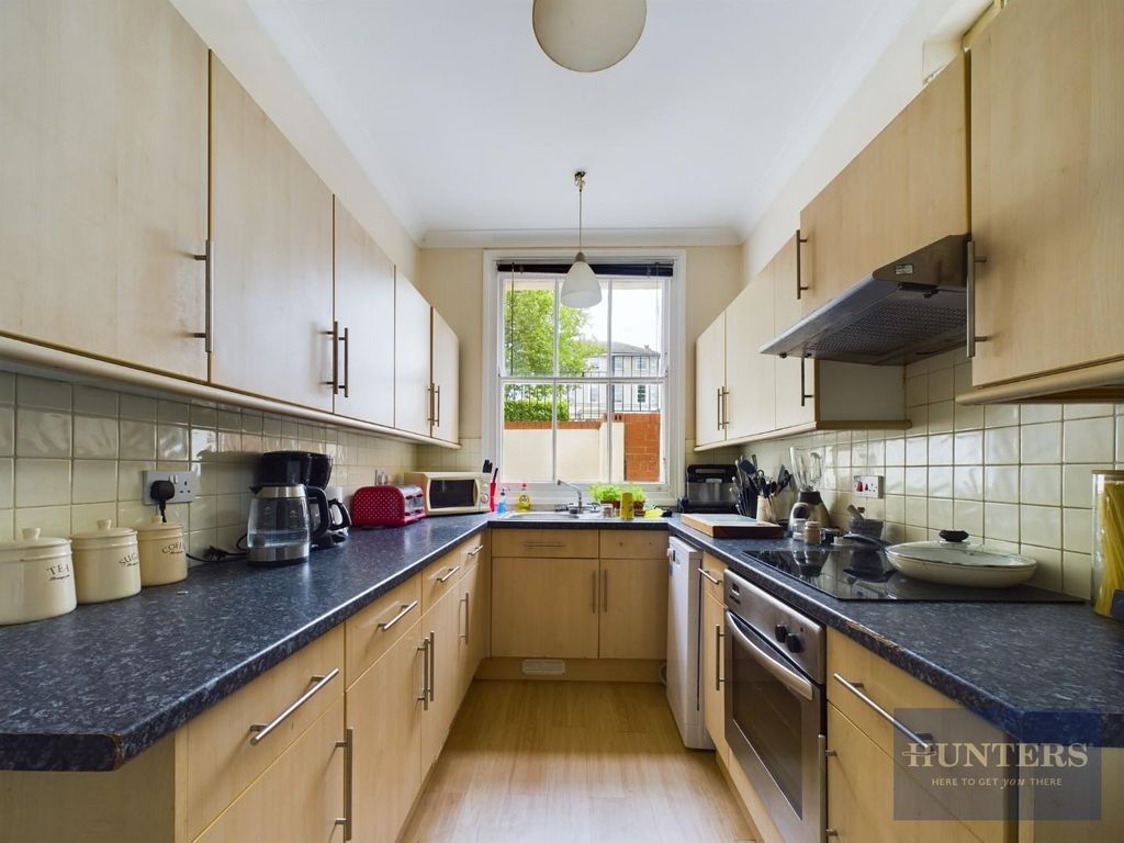 Property photo 3 of 10 Kitchen